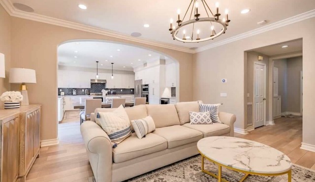 Marbella Lane - Modern and Sophisticated Home