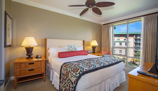 Maui Magic: Short Drive to Kaanapali Beach. Onsite Pool w/Water Slides, Parking