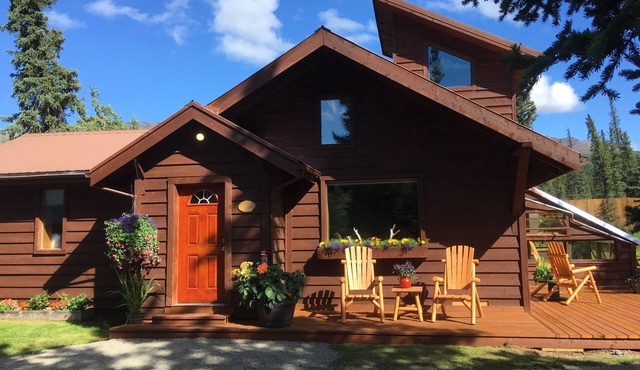 McKinley Creekside Cabins & Cafe'-The Carlo House