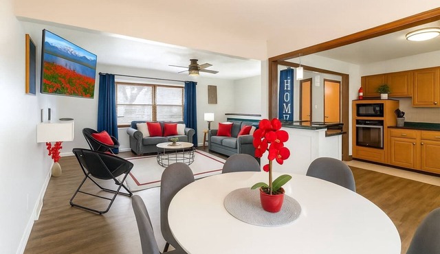 Midwest Haven- Spacious, Family Home, Near Airport