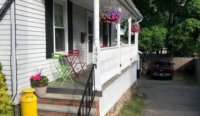 Milton Retreat, 5 min to Boston ,major highways . Safe family neighborhood . 😀