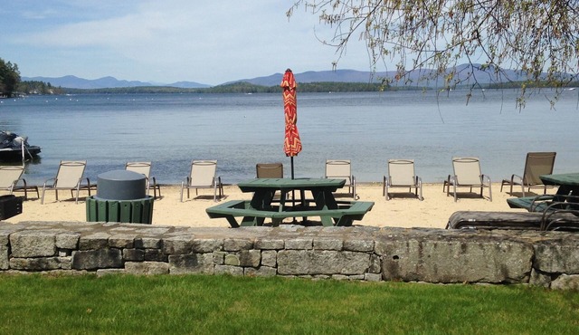 Misty Harbor Resort, walk to concerts at NH Bank Pavilion; beach on Lake Winni.