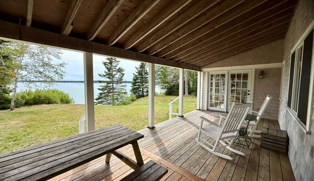 Misty Morning Cottage: Private, secluded, waterfront escape in Gouldsboro, Maine