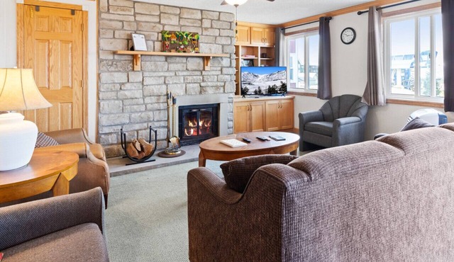 ML246 Spacious Condo Mtn And Lake Views Fireplace