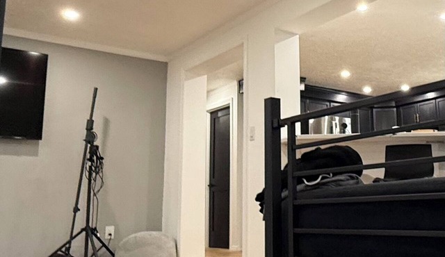 Modern 2BR Retreat Private Oasis Near NYC