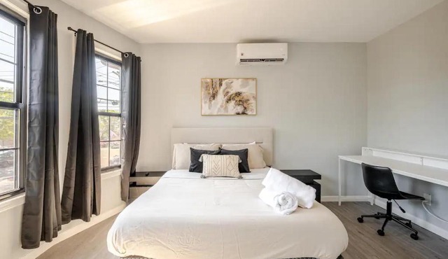 Modern 3-Bdrm Apt in Black Rock