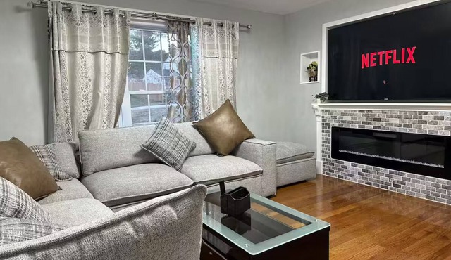 Modern 3-Bedroom Retreat Near Parks & Casinos