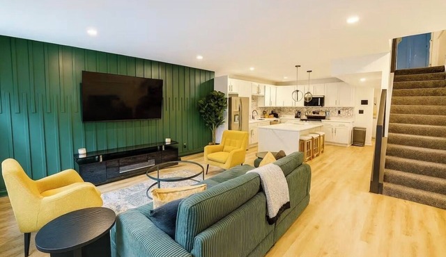 Modern 4BR Sleeps 13 with Rooftop 4 Bathrooms Garage Near PNC Park