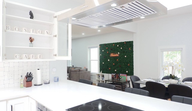 Modern 5BR 3BA Retreat Near Subway & Downtown Free Parking