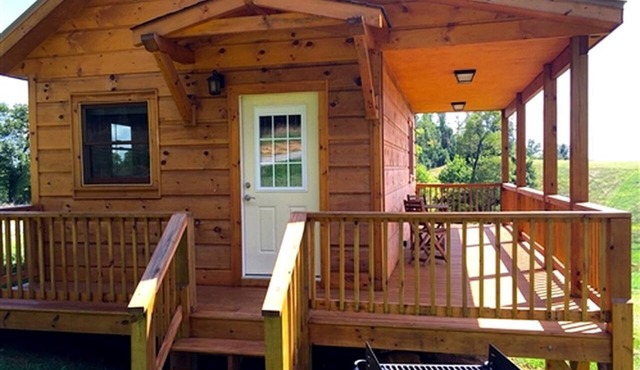 Modern and Romantic Cabin Rental for Couples near Cascade Falls, North Carolina