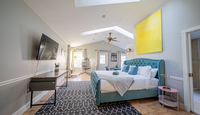 Modern Antique 5BR Home w/Expansive Master Suite