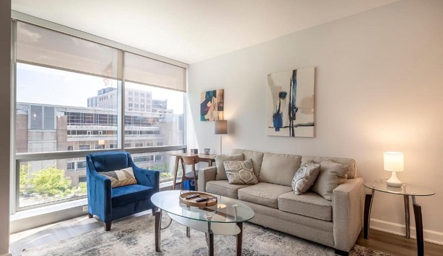 Modern Apt Close to Downtown