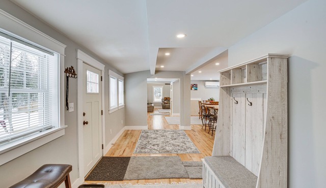 Modern Bridgton Vacation Rental ~ 12 Mi to Slopes!