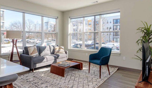 Modern Burlington 2BR w/Gym & W/D, nr Dining & Shops, by Blueground