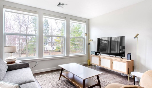 Modern Cambridge 2BR w/W/D, Private access to Linear Park by Blueground