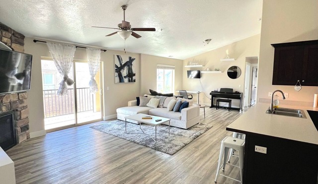 Modern Clean 2Bed 2Bath Condo. Next to Payson Temple, I15, Walmart, and more! in Payson