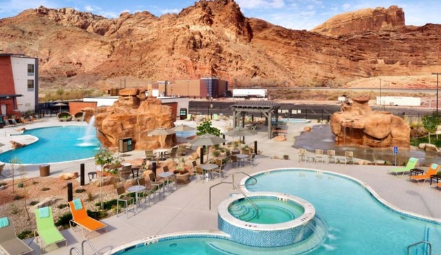 Modern Comfort in Moab, Steps from Trails and Short Drive to Arches & Canyonland