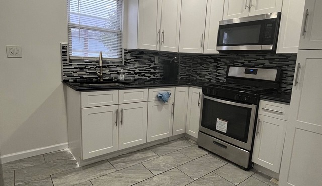 Modern & Cozy 2BR Apt w/Parking – Perfect Location!