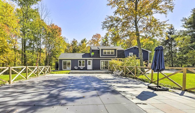 Modern Escape w/Fire Pit, Near Lake Waramaug