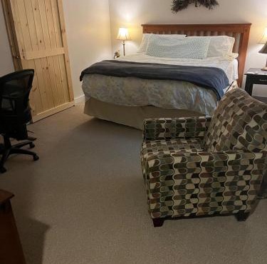 Modern Garden Suite with Ultra-Fast Fiber Near Stowe