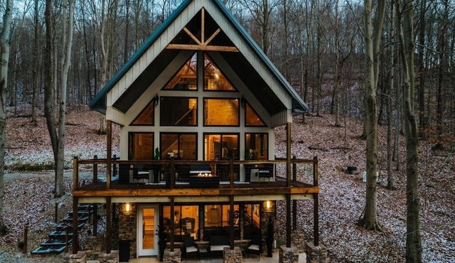 Modern Hocking Hills Cabin with Hot Tub, Arcade, Fire Pit Sleeps 8