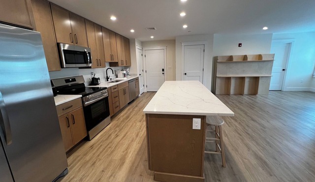 Modern Hudson Valley Apt 202 - King/Queen/Twin