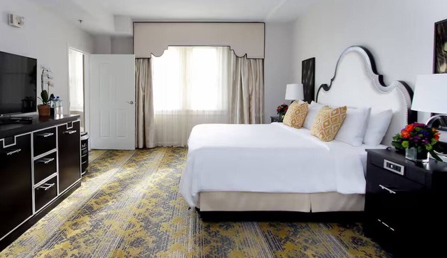 Modern King Stay | The Churchill | Steps from DC's Top Sites