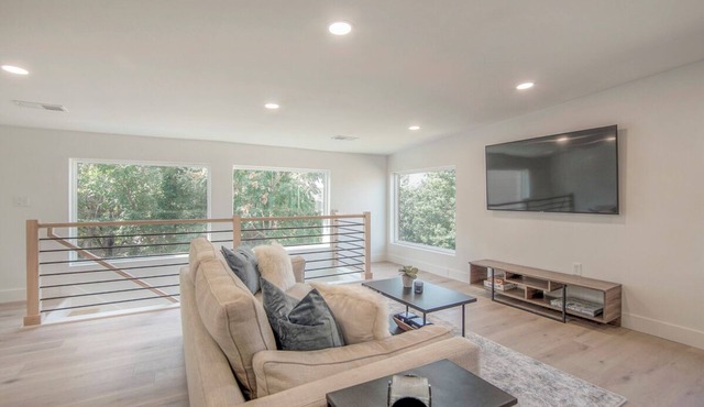 Modern Loft in 'Little Italy' - Minutes from Downtown KC