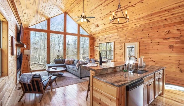 Modern Luxury Hocking Hills Cabin with Hot Tub