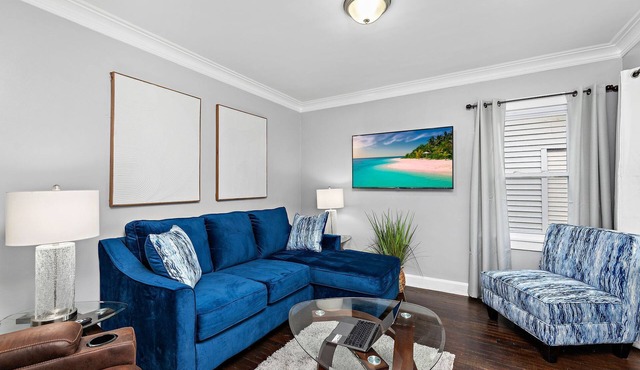 Modern Midtown KC Home Ideal for 30+ Day Stays