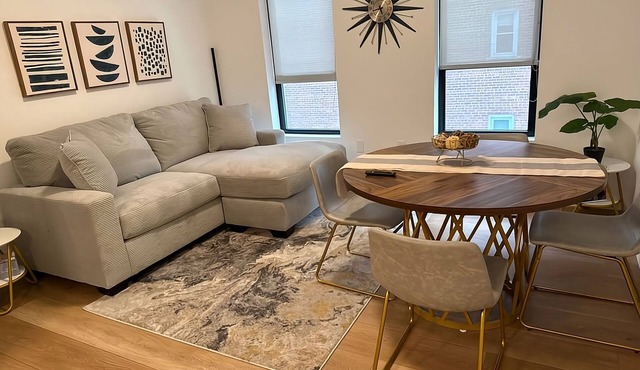 Modern & Spacious 2BR Apartment w/Gym & Parking and central AC