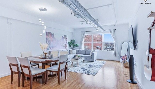Modern Spacious Loft in Downtown