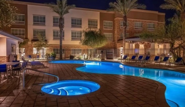 Modern Studio in Phoenix | Outdoor Pool + Hot Tub + Free Breakfast