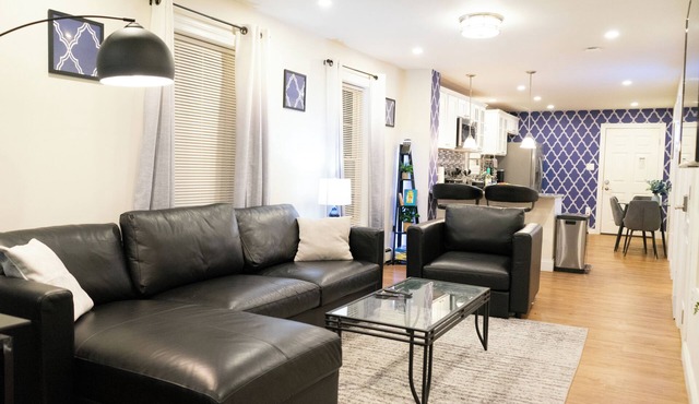 Modern & Stylish 1-Bedroom Condo near Downtown