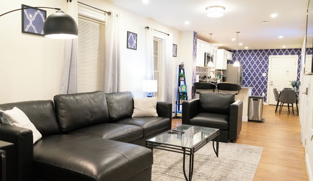 Modern & Stylish 1-Bedroom Condo near Downtown