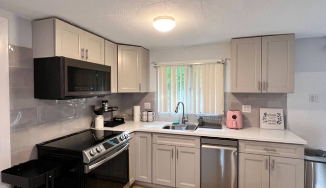 Modern Stylish 3b3b Home @Glen Cove