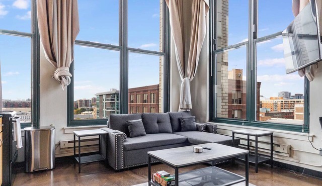 Modern West Loop Gem-City Views & Prime Location 1 in Chicago