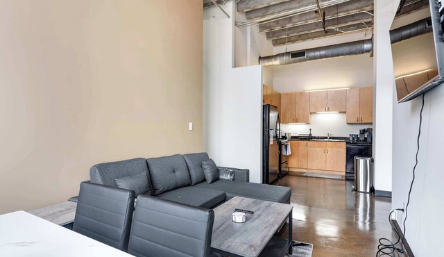 Modern West Loop Gem-City Views & Prime Location 2 in Chicago
