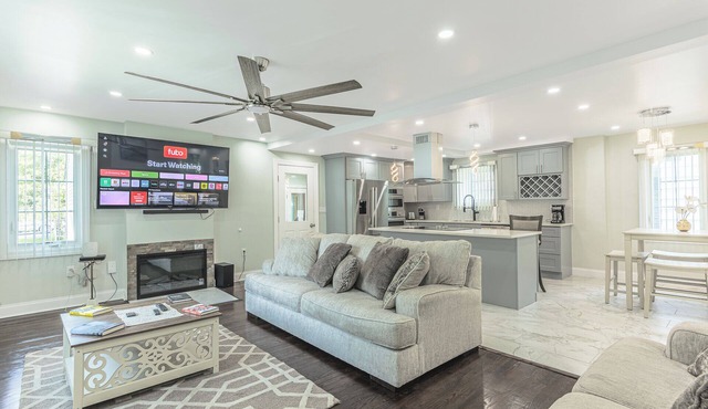Mohegan Park Escape – Near Casinos – Spacious 4BR House
