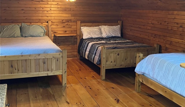 Moose Cabin - Lakeside Cabin! Come check us out any season