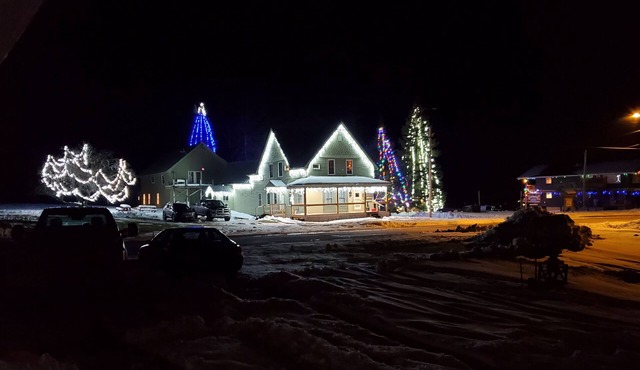 Moose Creek Lodge- Large Space for Friends and Family.