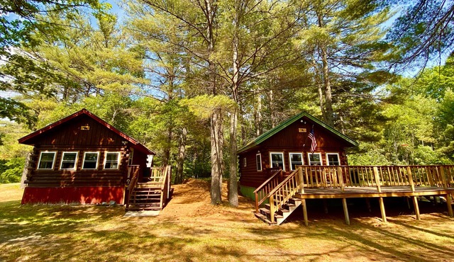 Moose's Lair 1 Bed/1 Bath Charming Rustic Log Cabin