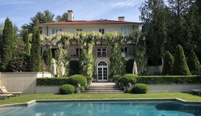 Morning Face - Berkshire estate with heated pool, views and privacy.