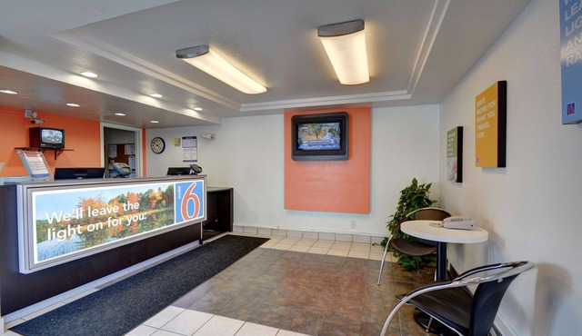 Motel 6 Chicopee, MA - Springfield