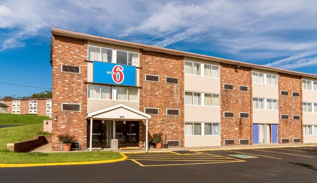 Motel 6-New Stanton, PA