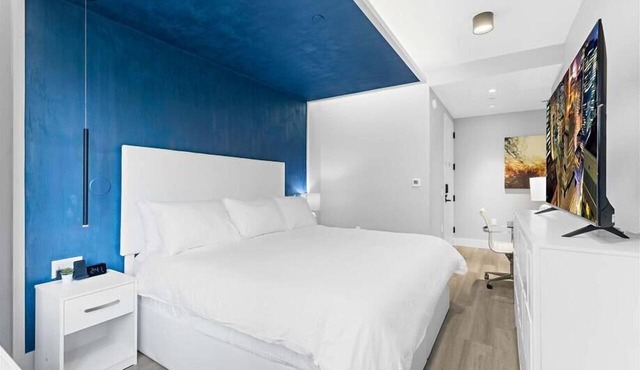 Mott Haven King Suite | Gym | Kitchenette | Free Wi-Fi