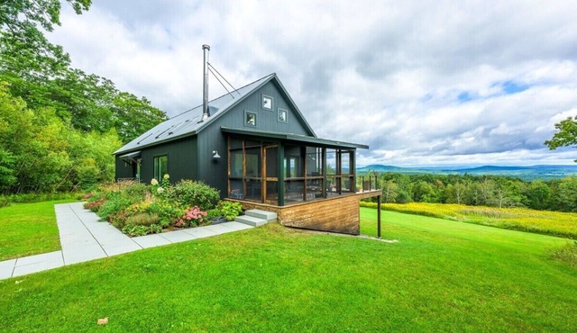 Mountain View: Airy + Secluded w/Panoramic Views