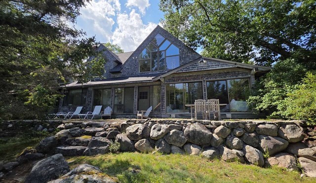 Mountain View-Cadillac Mountain view, timeless charm, and an unbeatable location.