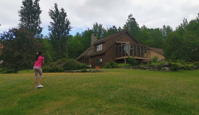 Mountain Views 3BR - Pet Friendly, Hot Tub & Projector
