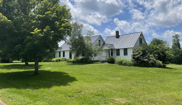Mt Snow for families! Sprawling home, great views, skiing, snowmobiling, hiking